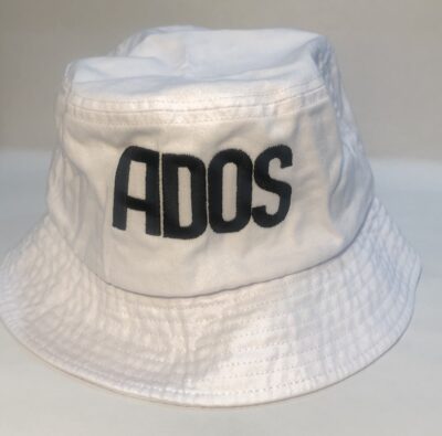 A white hat with the word ados written on it.