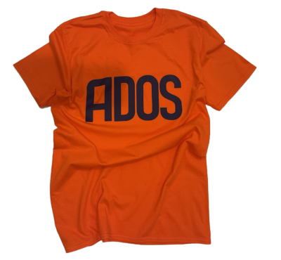 A t-shirt with the word " ados ".